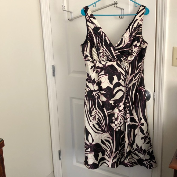 Formal dress, size 16, beautiful and flowing! - Picture 5 of 5